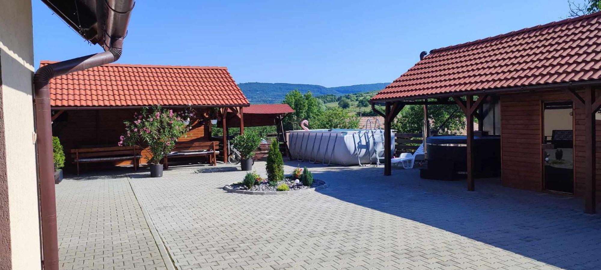 Farkaslaki Panorama Vendeghaz Ξενοδοχείο Lupeni  Εξωτερικό φωτογραφία